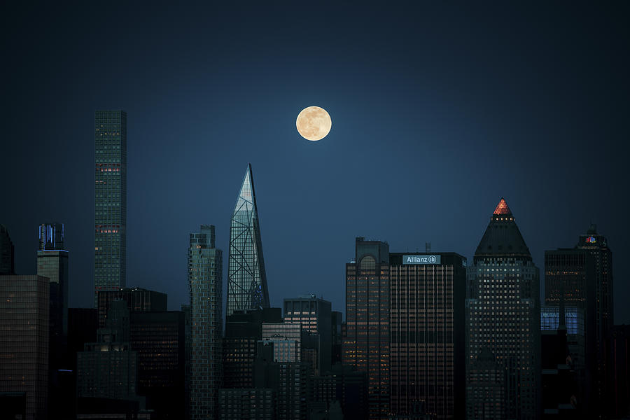 Skyscraper Photograph - Super-moon Over Manhattan by Wei (david) Dai