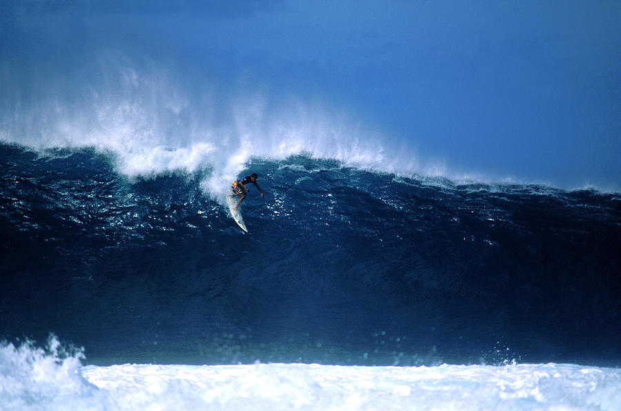 Surfer Dropping In At Big Pipeline Photograph by Drewhadley