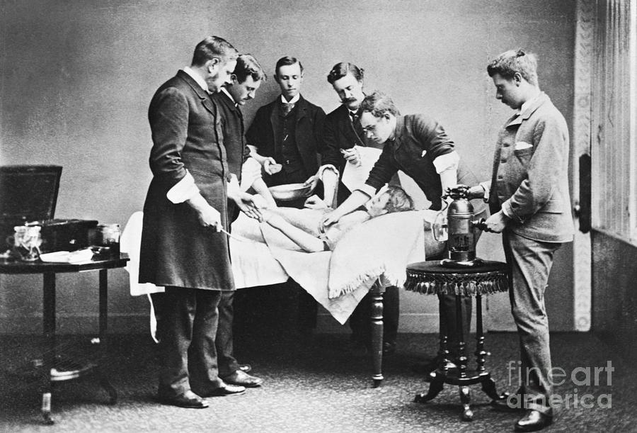 Surgeons Operating With Carbolic Acid Photograph by Bettmann