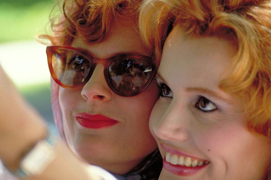 SUSAN SARANDON and GEENA DAVIS in THELMA and LOUISE -1991-. Photograph by Album
