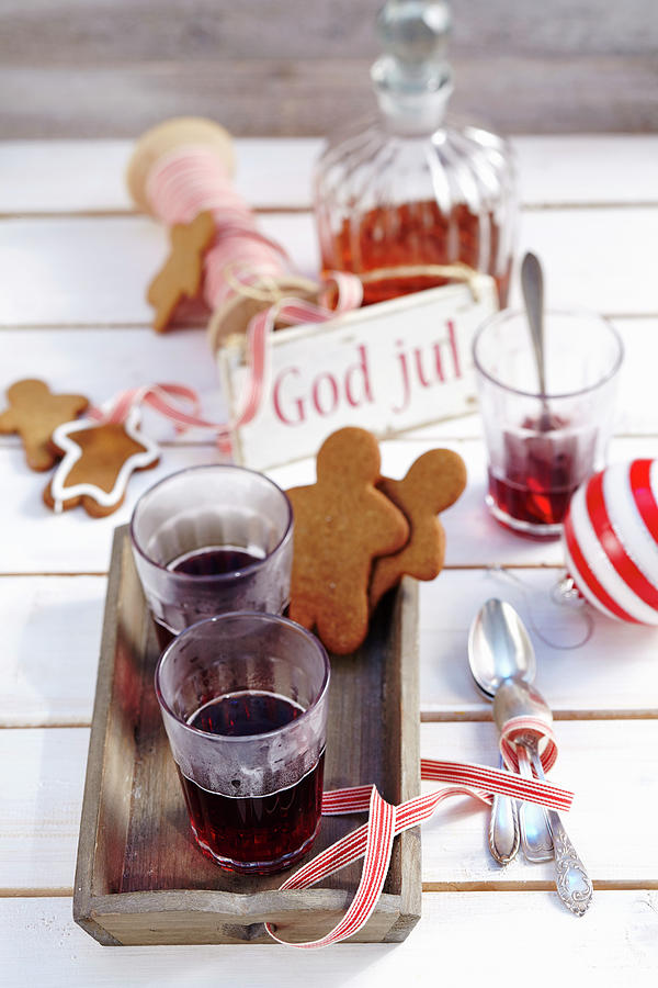 Swedish Christmas Punch With Red Wine, Spices, Rum And Gingerbread Photograph by Teubner Foodfoto