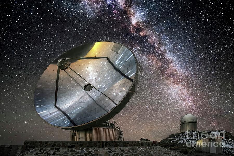 Swedish-eso-submillimetre Telescope And Milky Way Photograph by European Southern Observatory/science Photo Library