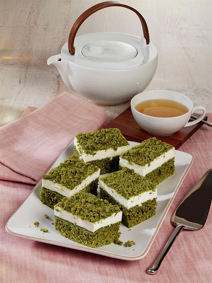 Sweet Spinach Slices With Soured Milk Cream And Matcha Photograph by Photoart / Stockfood Studios