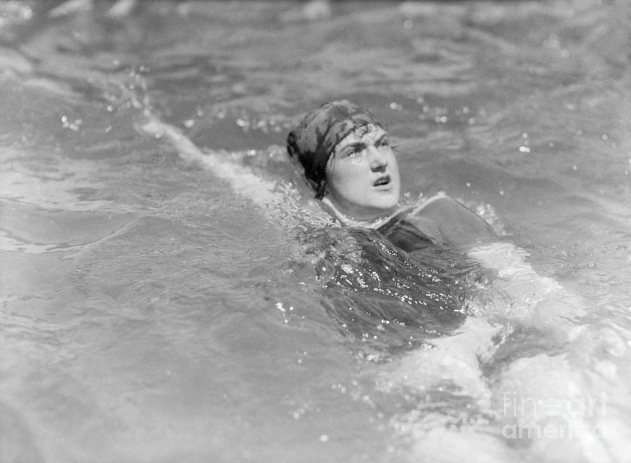 Sybil Bauer Practicing Swimming Photograph by Bettmann