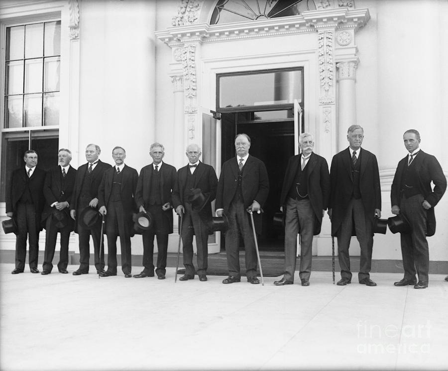 Taft Court Outside White House Photograph by Bettmann