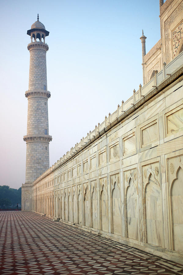 Taj Mahal And Minaret Photograph by Dominik Eckelt