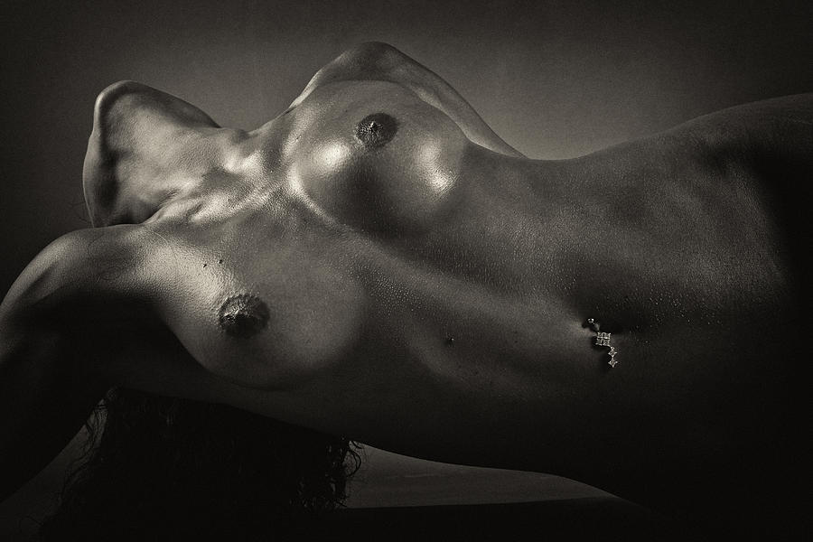 Nude Photograph - Take A Bow by Gundula Glueck