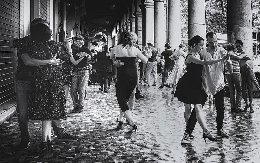 Street Photograph - Tango Session by Giuseppe Grimaldi
