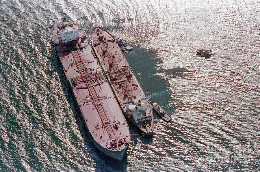 Tanker Pumping Oil From Exxon Valdez Photograph by Bettmann