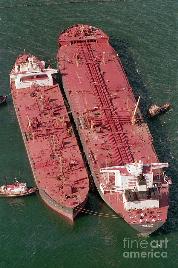 Tanker Pumps Oil From Exxon Valdez Photograph by Bettmann