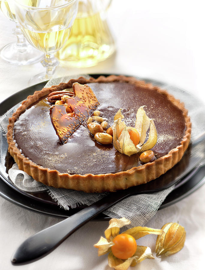 Tarte Au Chocolat, Caramel Au Beurre Sale Et Fruits Secs Chocolate ...