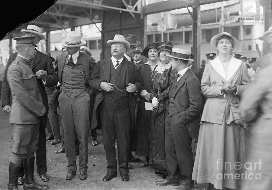 Teddy Roosevelt Waiting On Pier Wfamily Photograph by Bettmann
