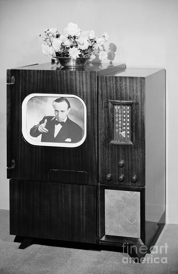 Television Photograph by Bettmann