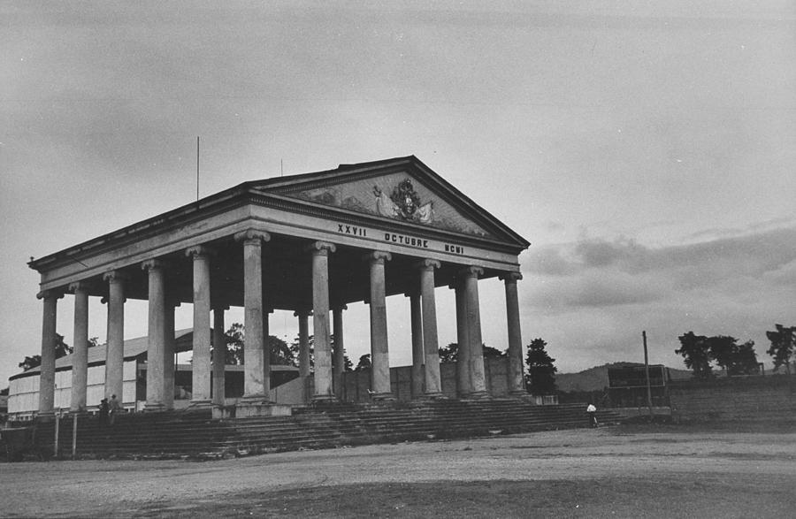 Black And White Photograph - Temple Of Minerva by Cornell Capa