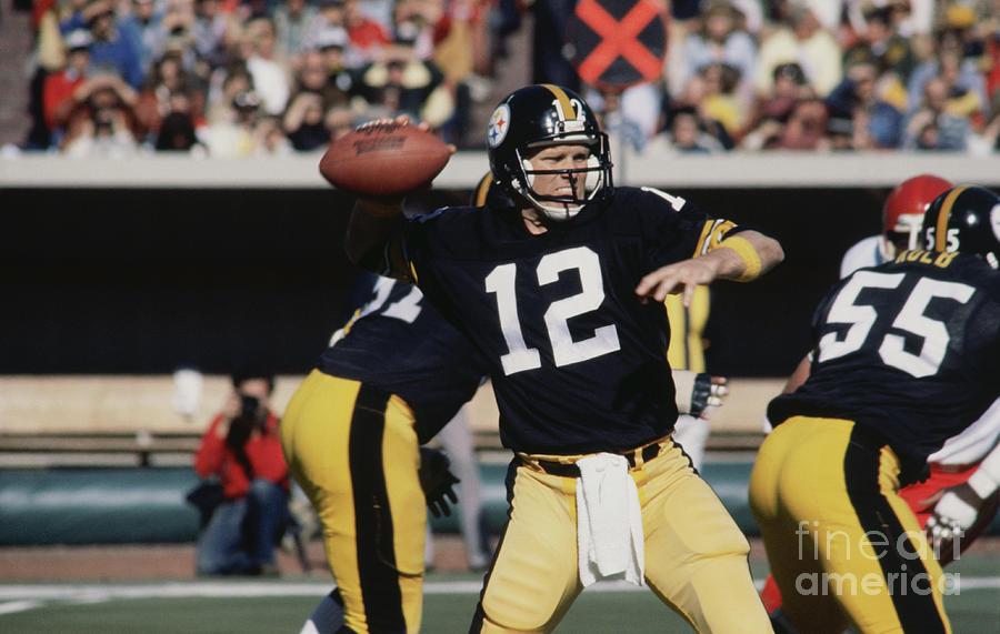 Pittsburgh Steelers Photograph - Terry Bradshaw Throwing A Pass by Bettmann