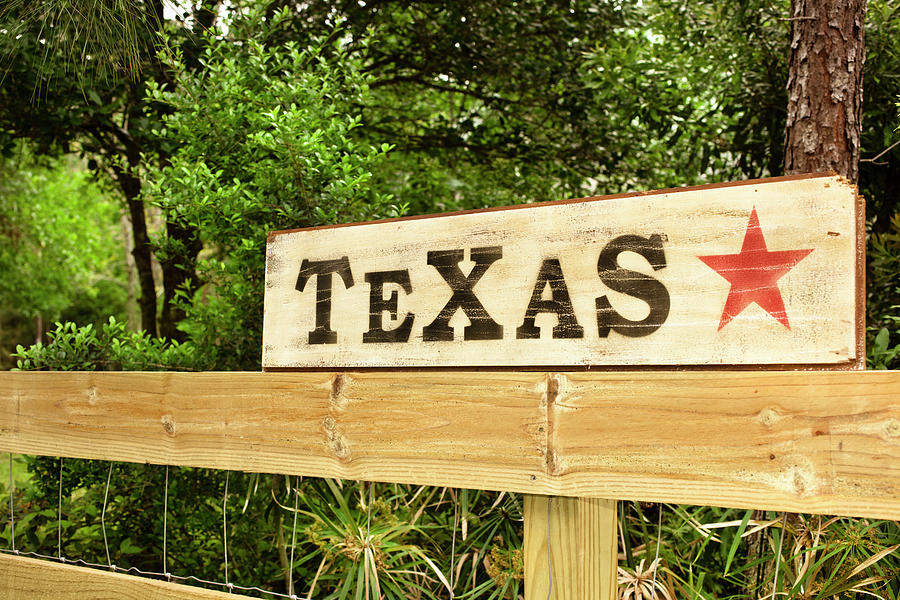 Texas Sign With Star On Fence Photograph by Fstop123