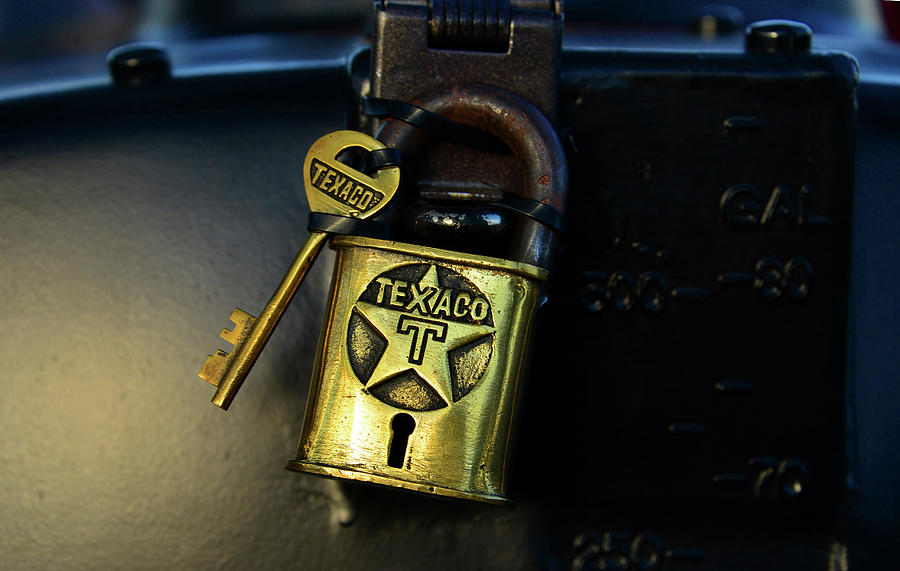 Texaco lock and key Photograph by David Lee Thompson