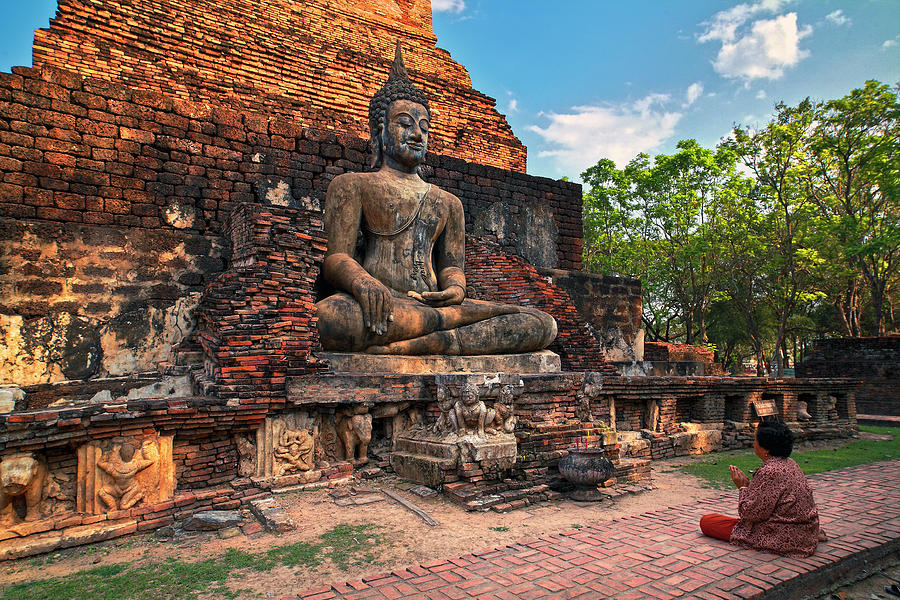 Architecture Photograph - Thai Buddhist Prayer by Atomiczen