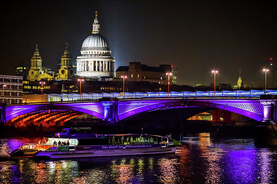 London Photograph - Thames II by Giuseppe Torre