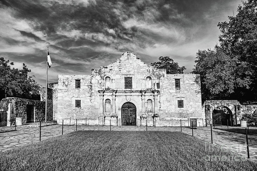 The Alamo Mission - BW Photograph by Scott Pellegrin