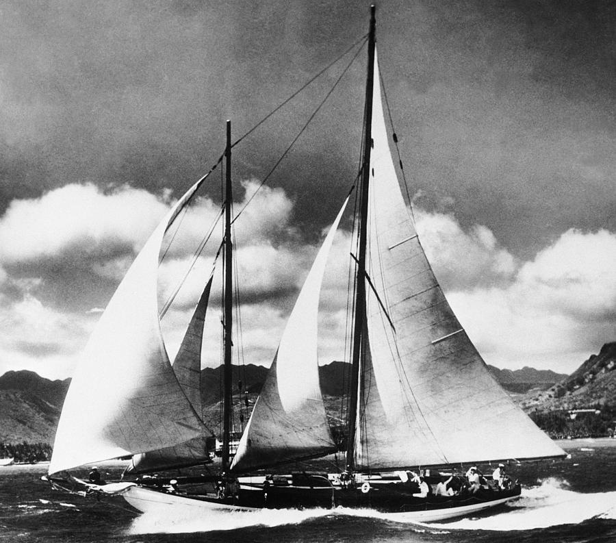 The American Yacht Mainwou During The Photograph by Keystone-france