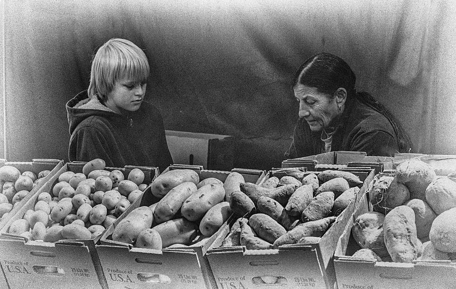 St Photograph - The Art Of Selling Potatos by Dan Henrichs