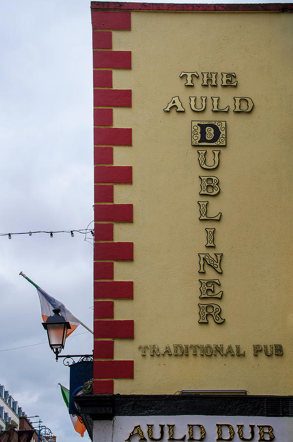 The Auld Dubliner - Dublin Ireland Photograph by Bill Cannon