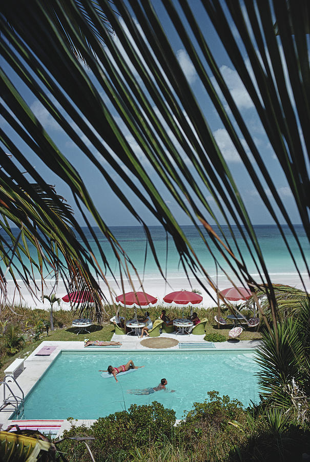 People Photograph - The Bahamas by Slim Aarons