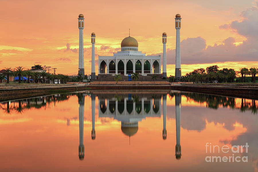 The Beautiful Mosque And Wonderful Sky Photograph by Thianchai Sitthikongsak