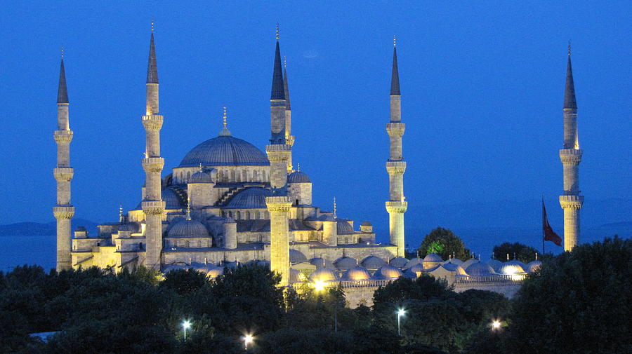 The Blue Mosque At Night Photograph by Photo By Bill Birtwhistle