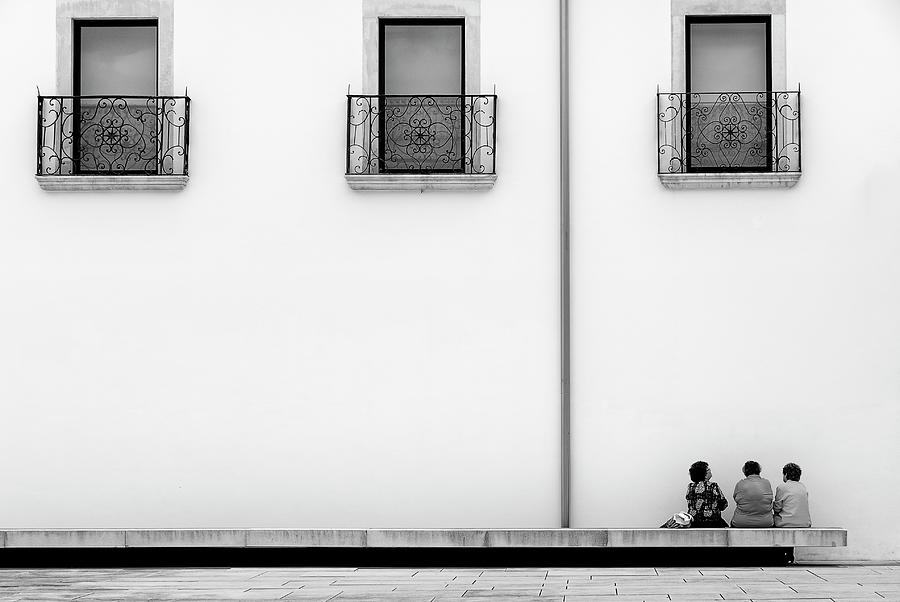 Black And White Photograph - The Bond Line by Fernando Correia Da