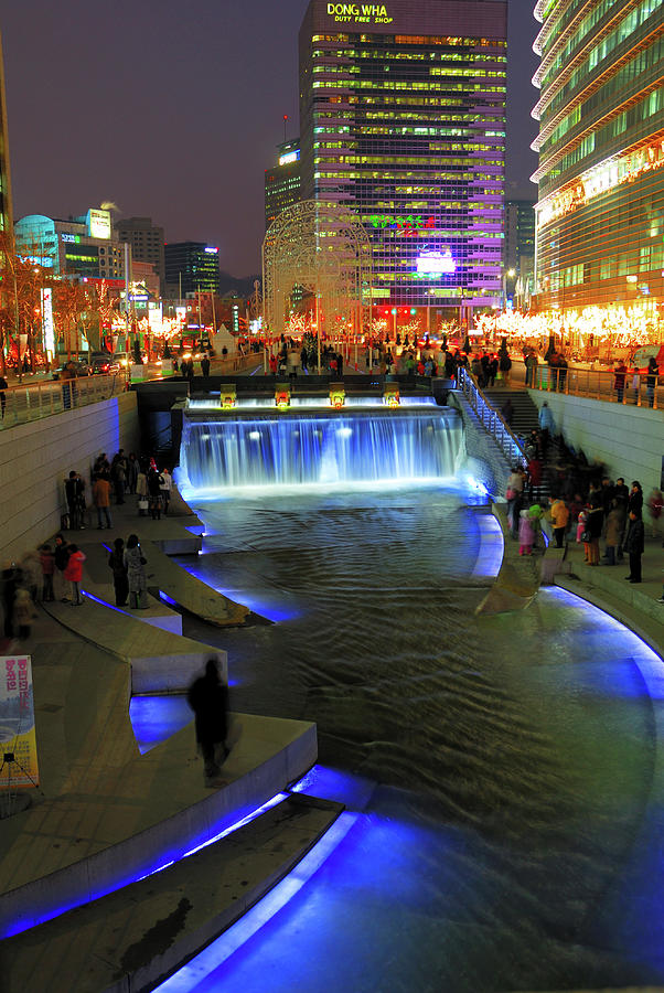 The Cheonggyecheon Stream Draws Crowds Photograph by Lonely Planet