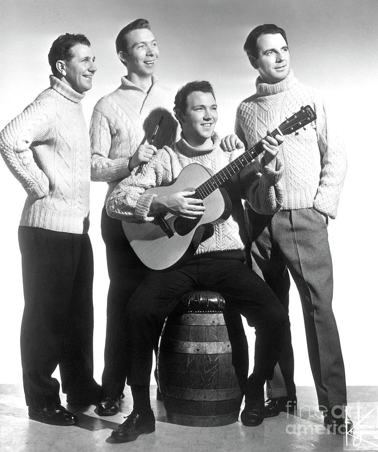 The Clancy Brothers And Tommy Makem Photograph by Bettmann