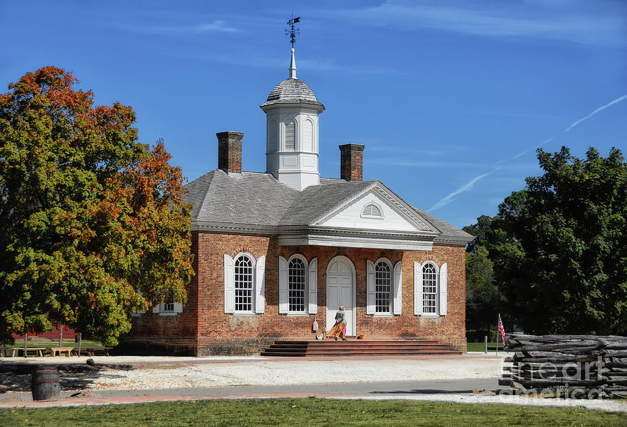 The Colonial Williamsburg Courthouse Photograph by Lois Bryan
