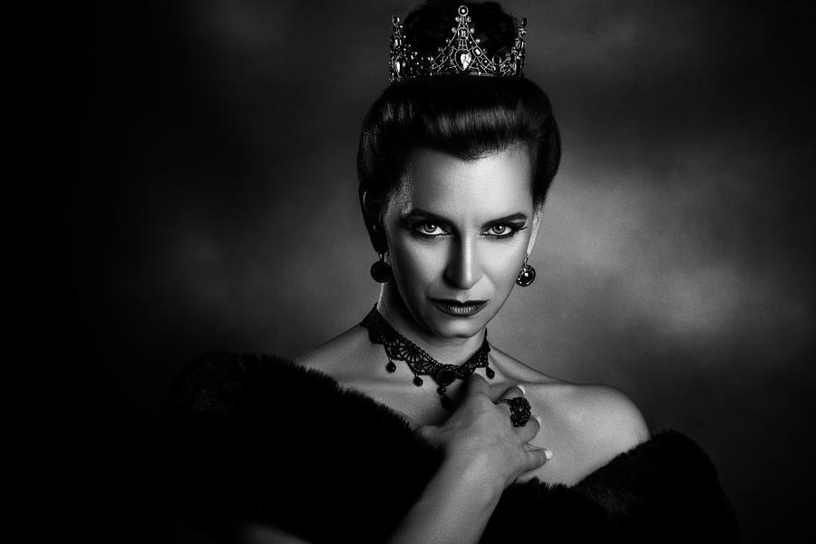 Woman Photograph - The Crown by Peppe Tamb�