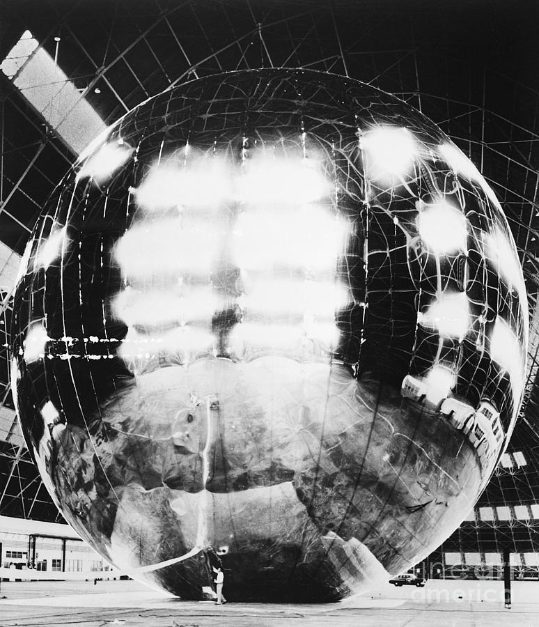 The Echo 1 Satellite Photograph by Bettmann