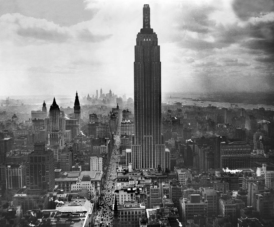 The Empire State Building In The 1930s Photograph by Keystone-france