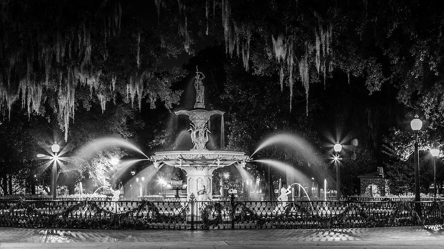 The Fountain in Monochrome Photograph by Ray Silva