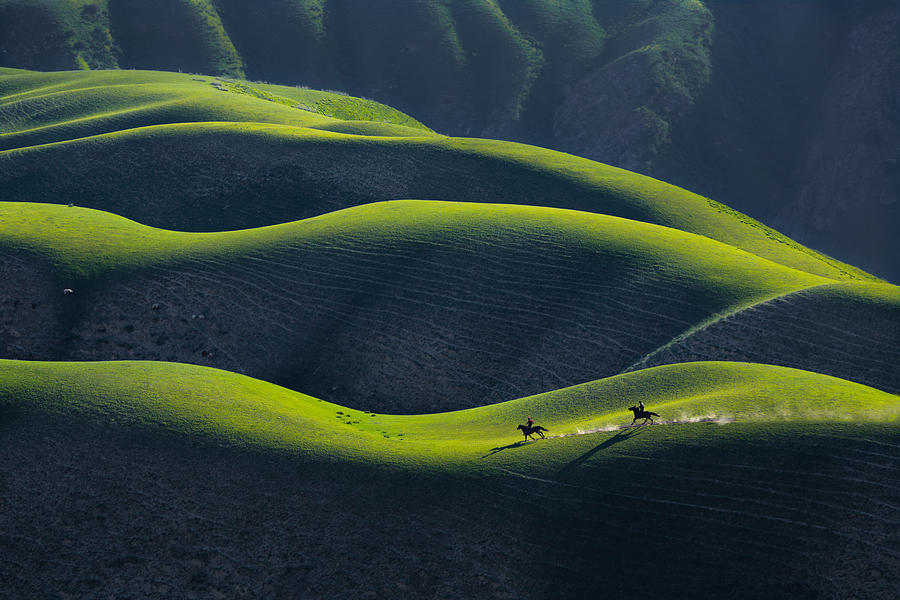 The Grassland Of Human Body Curves Photograph by Su Pengting