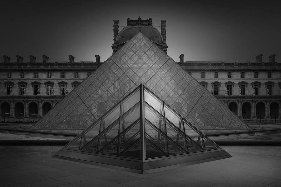 Paris Photograph - The Light Of The Pyramid by Jorge Ruiz Dueso