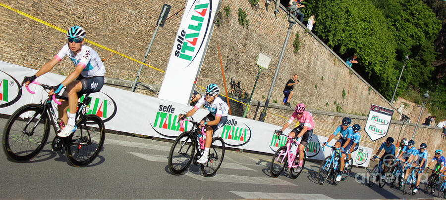 The Maglia Rosa Froome and Sky Team grabs Giro dItalia in Rome Photograph by Stefano Senise
