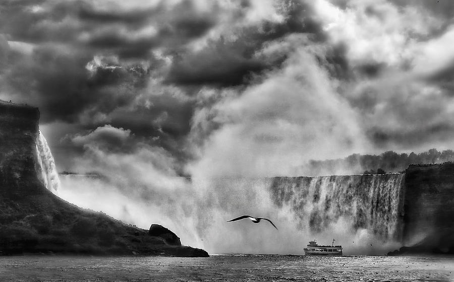 The Maid Of The Mist Photograph by Yvette Depaepe