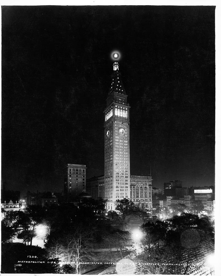 The Metropolitan Life Building In New Photograph by P. L. Sperr