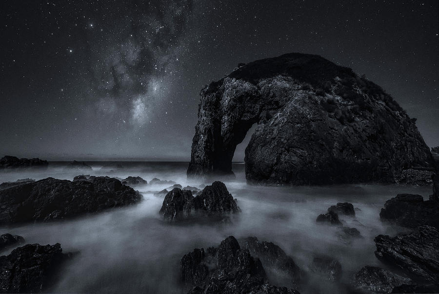 Milkyway Photograph - The Night In Horse Head Rock by Jingshu Zhu