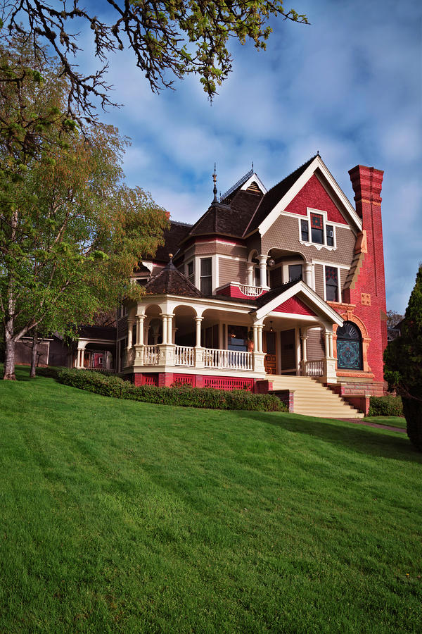 The Nunan Mansion In Historic Jacksonville, Oregon. Photograph By Larry 