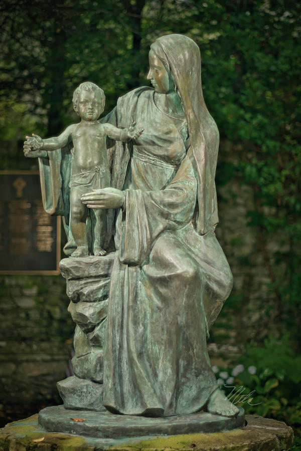 The Offering Statue Photograph by Meta Gatschenberger