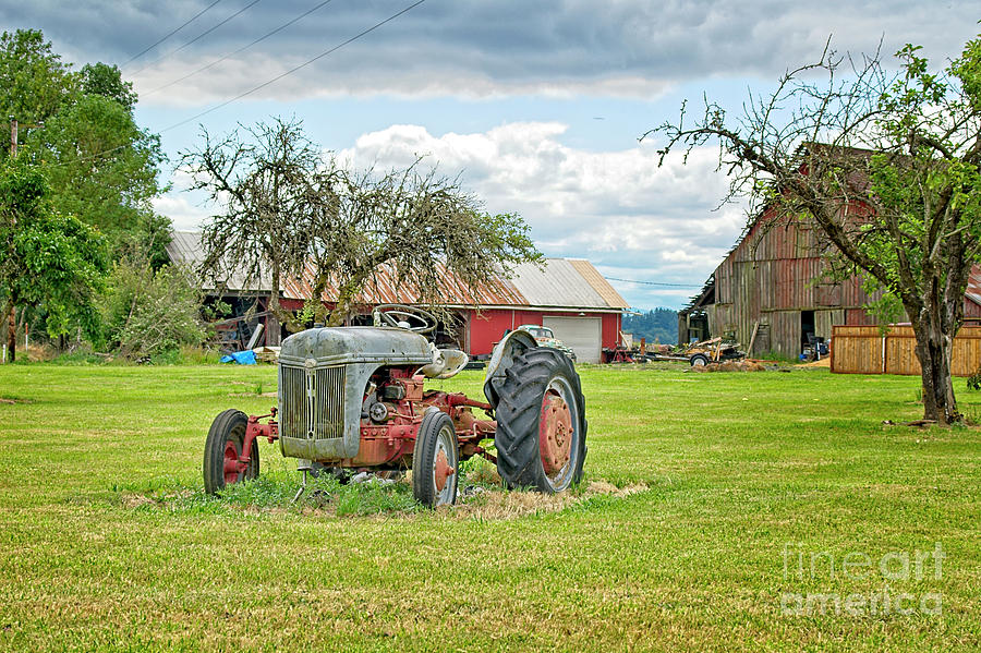 The Old Tractor Photograph by Craig Leaper