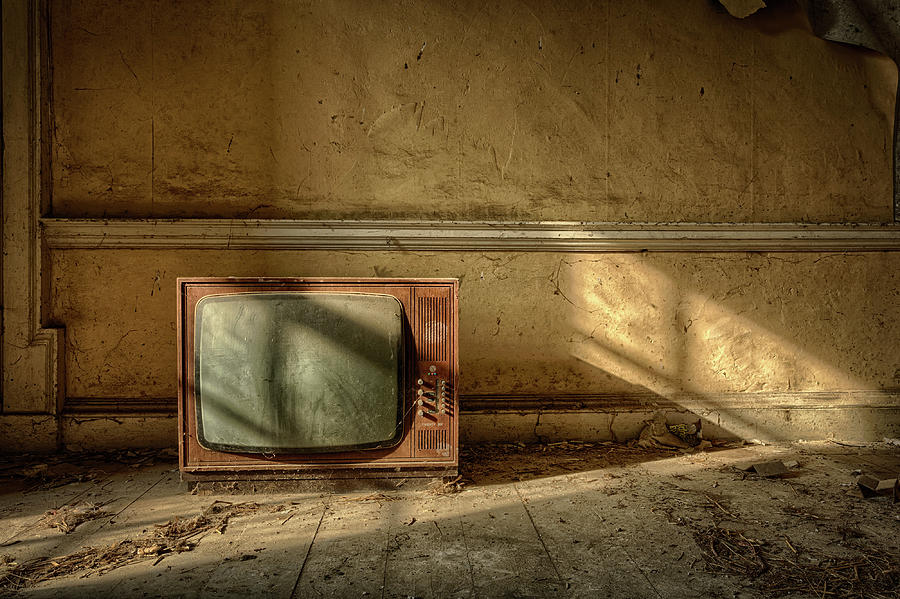 The Old Tv Photograph by Lawrence Wheeler