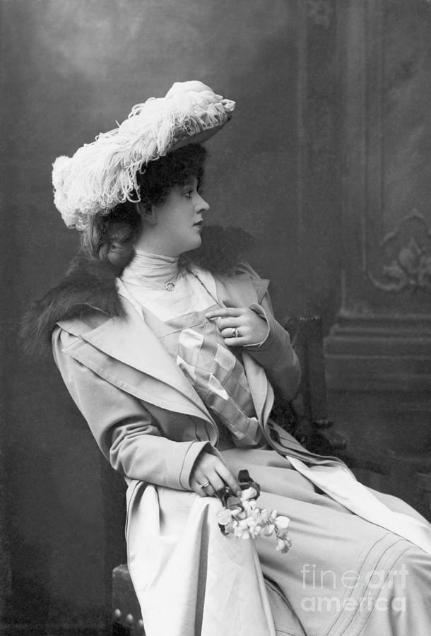 The Original Gibson Girl by Bettmann