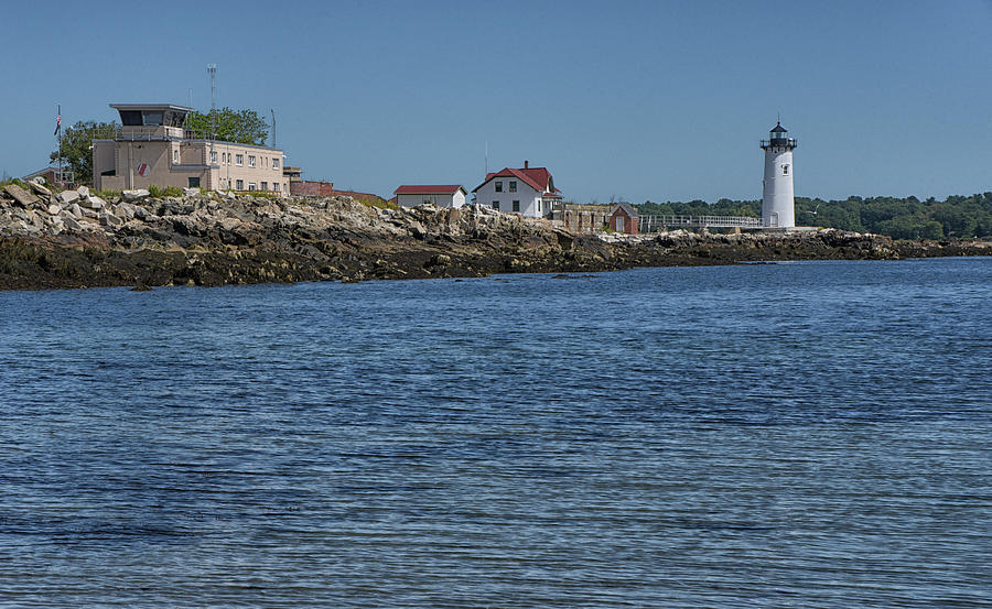 The Portsmouth Harbor Light Photograph by Mike Martin